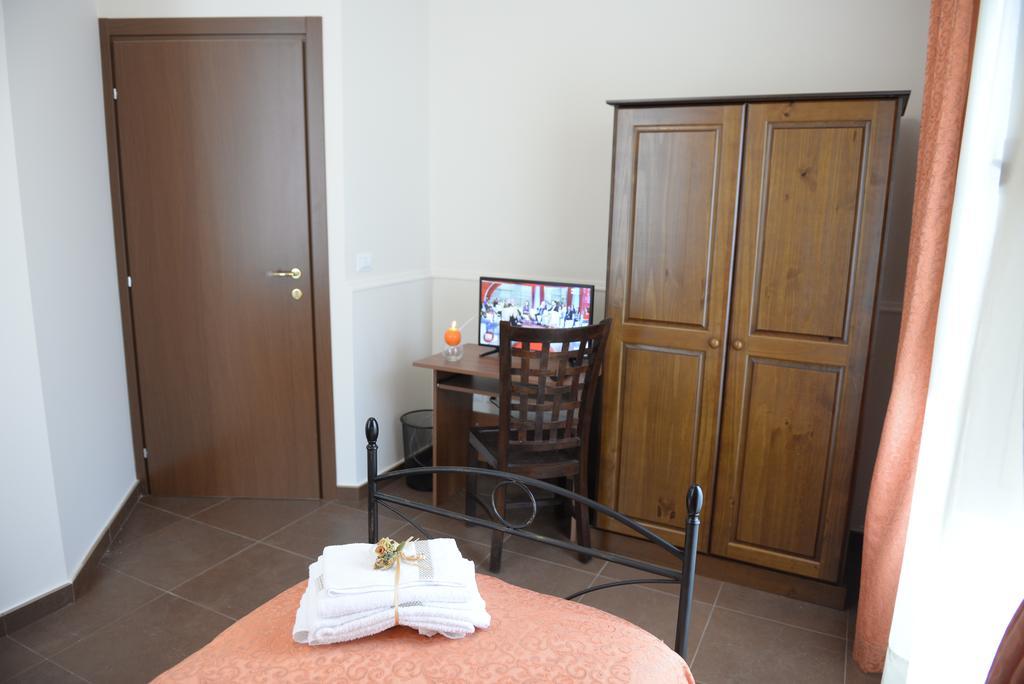 B&B San Leonardo Mascali Dış mekan fotoğraf